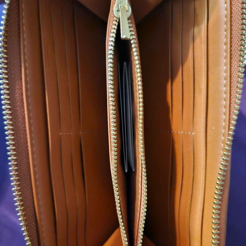 Coach Wallet - Picture 7 of 7